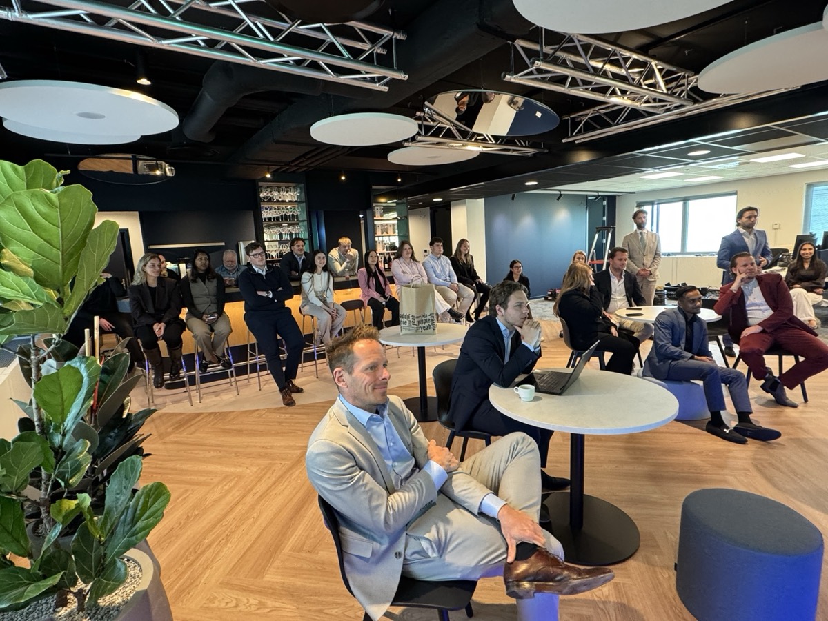 Collega's samen tijdens een Starspace-sessie